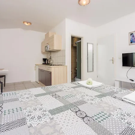 Idyllisches Studio-apartment Mit Grandiosen Meerblick, Privatparkplatz, Wifi Appartamento