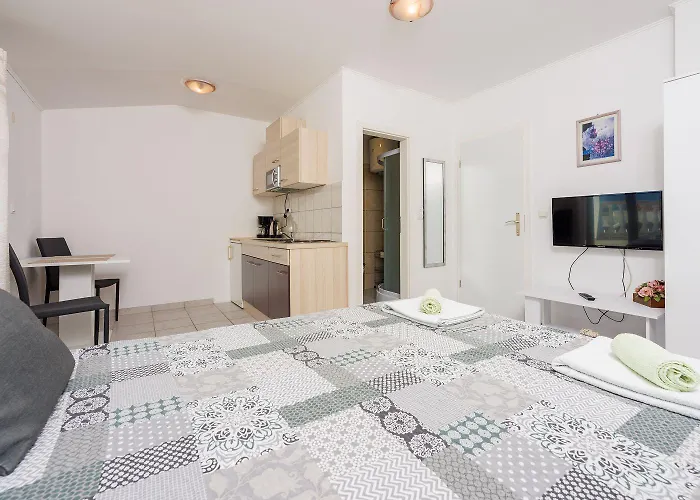 Idyllisches Studio-apartment Mit Grandiosen Meerblick, Privatparkplatz, Wifi Appartement