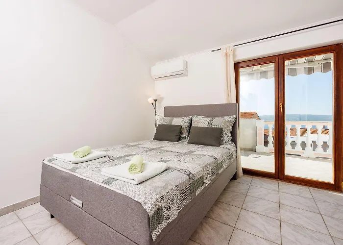 Daire Idyllisches Studio-apartment Mit Grandiosen Meerblick, Privatparkplatz, Wifi Crikvenica